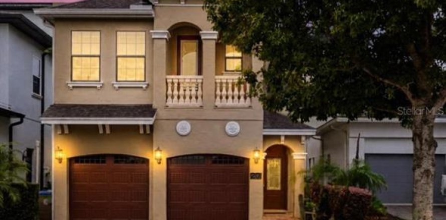 Villa ou maison à Four Corners, Floride 5 chambres, 292.64 m2 № 2414868