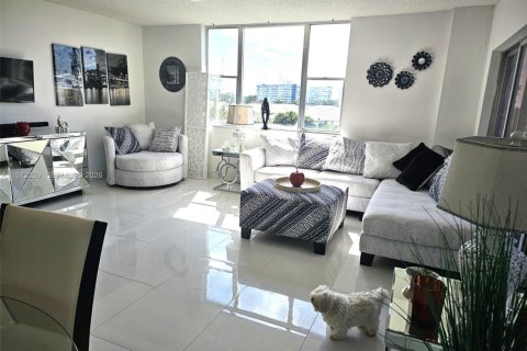 Condo à Hollywood, Floride, 2 chambres  № 2079056
