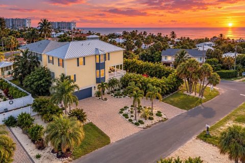 Villa ou maison à vendre à Holmes Beach, Floride: 4 chambres, 234.49 m2 № 2400896 - photo 2