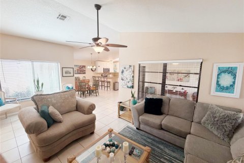 House in Coral Springs, Florida 3 bedrooms, 158.86 sq.m. № 2253032 - photo 11