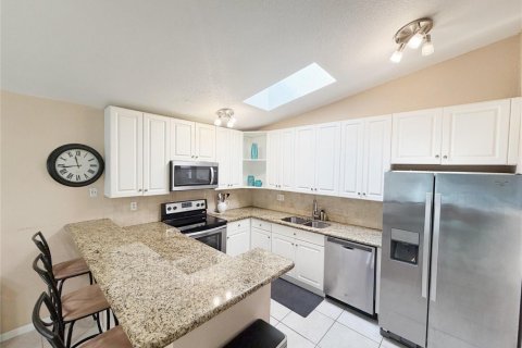House in Coral Springs, Florida 3 bedrooms, 158.86 sq.m. № 2253032 - photo 7