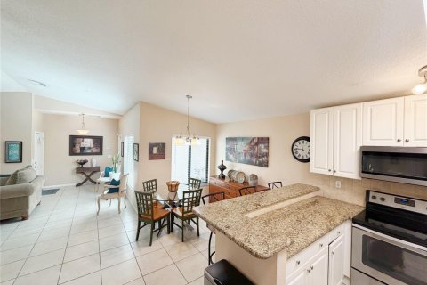 House in Coral Springs, Florida 3 bedrooms, 158.86 sq.m. № 2253032 - photo 5