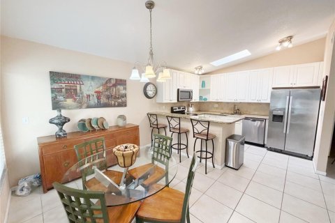 House in Coral Springs, Florida 3 bedrooms, 158.86 sq.m. № 2253032 - photo 8