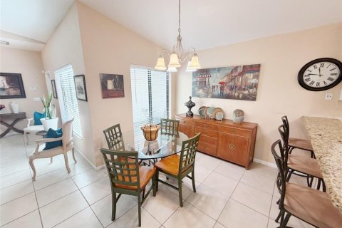 House in Coral Springs, Florida 3 bedrooms, 158.86 sq.m. № 2253032 - photo 13