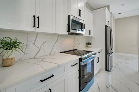 House in Rotonda, Florida 4 bedrooms, 163.51 sq.m. № 1273175 - photo 10
