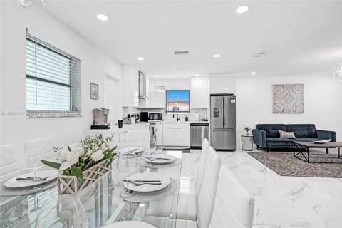 Condo in Hollywood, Florida, 2 bedrooms  № 1790211 - photo 3