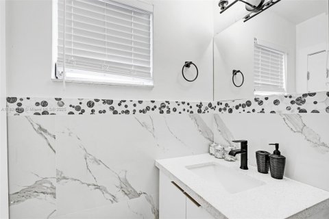 Condo in Hollywood, Florida, 2 bedrooms  № 1790211 - photo 24