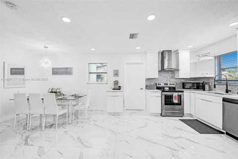 Condo in Hollywood, Florida, 2 bedrooms  № 1790211 - photo 13
