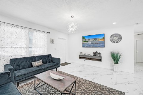 Condo in Hollywood, Florida, 2 bedrooms  № 1790211 - photo 5