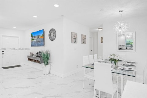 Condo in Hollywood, Florida, 2 bedrooms  № 1790211 - photo 11