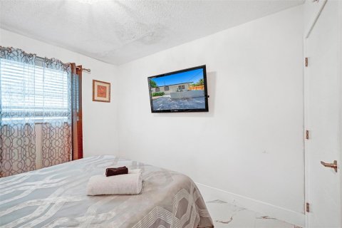 Condo in Hollywood, Florida, 2 bedrooms  № 1790211 - photo 25