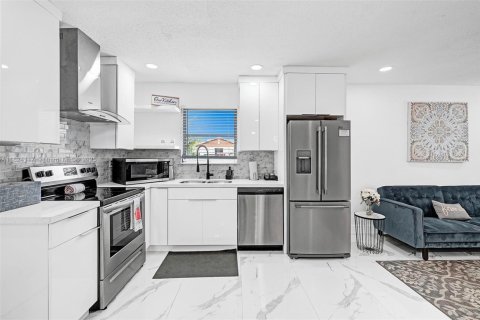 Condo in Hollywood, Florida, 2 bedrooms  № 1790211 - photo 14
