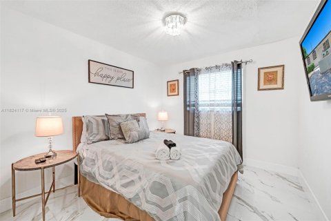 Condo in Hollywood, Florida, 2 bedrooms  № 1790211 - photo 27