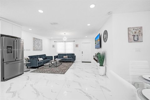 Condo in Hollywood, Florida, 2 bedrooms  № 1790211 - photo 4