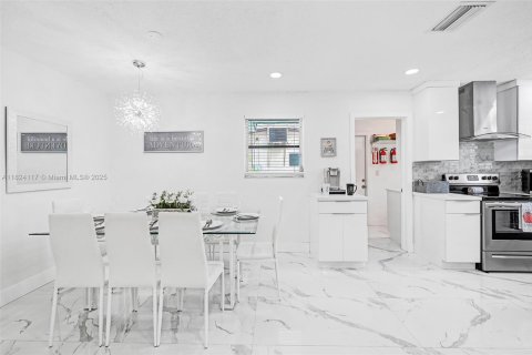 Condo in Hollywood, Florida, 2 bedrooms  № 1790211 - photo 10