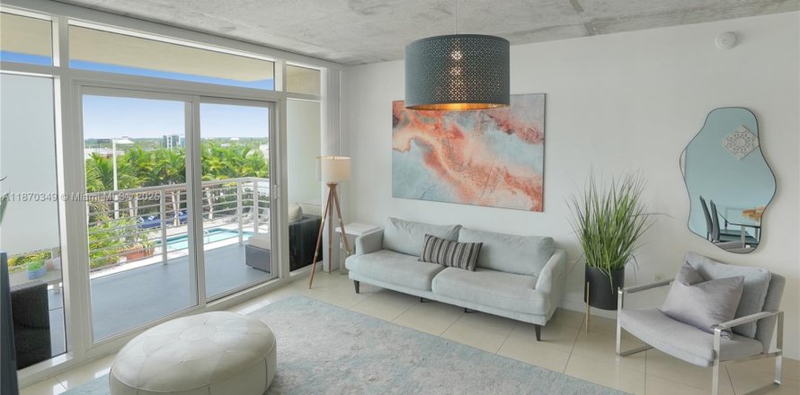 Condominio en Miami, Florida, 2 dormitorios № 1895659