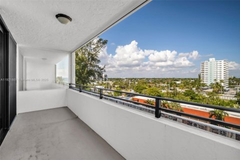 Купить кондоминиум в Помпано-Бич, Флорида 2 спальни, 117.06м2, № 1975784 - фото 24