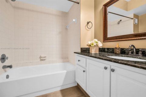 Купить кондоминиум в Помпано-Бич, Флорида 2 спальни, 117.06м2, № 1975784 - фото 27