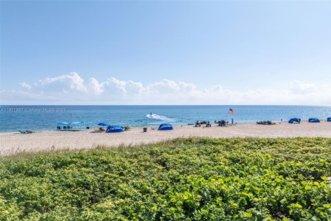 Купить кондоминиум в Помпано-Бич, Флорида 2 спальни, 117.06м2, № 1975784 - фото 19