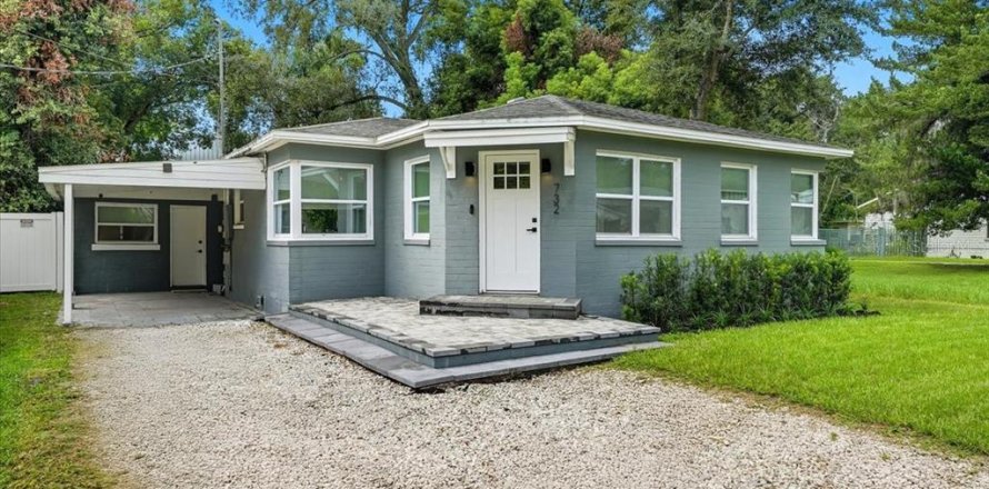House in Orlando, Florida 3 bedrooms, 127.74 sq.m. № 1900100