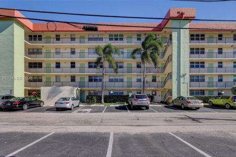 Condominio en Fort Lauderdale, Florida, 2 dormitorios  № 2074951