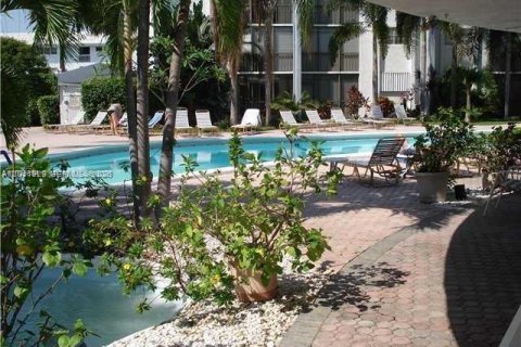 Condominio en alquiler en Fort Lauderdale, Florida, 2 dormitorios, 86.21 m2 № 2074951 - foto 3