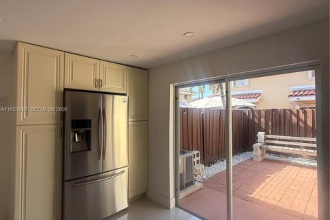 Touwnhouse à vendre à Miami, Floride: 2 chambres, 88.63 m2 № 2006124 - photo 11