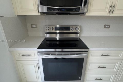 Touwnhouse à vendre à Miami, Floride: 2 chambres, 88.63 m2 № 2006124 - photo 9