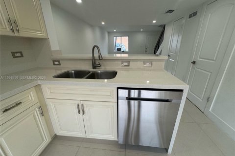 Touwnhouse à vendre à Miami, Floride: 2 chambres, 88.63 m2 № 2006124 - photo 8