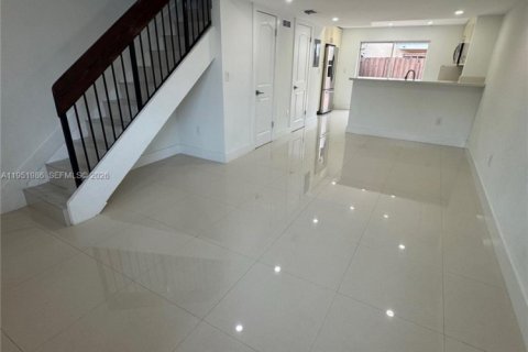 Touwnhouse à vendre à Miami, Floride: 2 chambres, 88.63 m2 № 2006124 - photo 4
