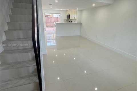 Touwnhouse à vendre à Miami, Floride: 2 chambres, 88.63 m2 № 2006124 - photo 16