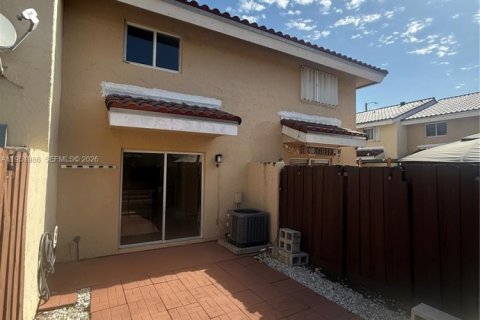 Touwnhouse à vendre à Miami, Floride: 2 chambres, 88.63 m2 № 2006124 - photo 13