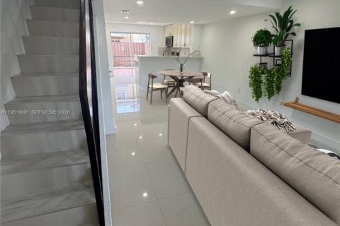 Touwnhouse à vendre à Miami, Floride: 2 chambres, 88.63 m2 № 2006124 - photo 3