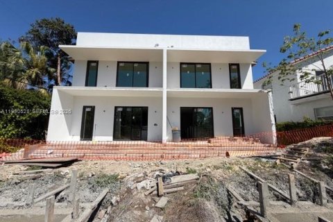 Touwnhouse à vendre à Miami, Floride: 4 chambres, 276.85 m2 № 2057918 - photo 17