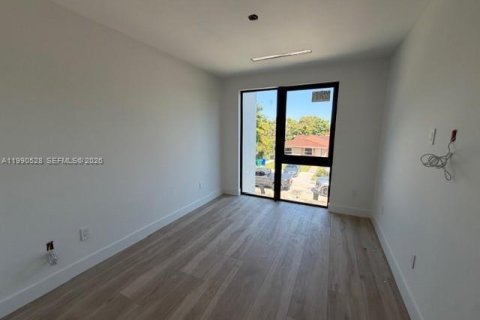 Touwnhouse à vendre à Miami, Floride: 4 chambres, 276.85 m2 № 2057918 - photo 16