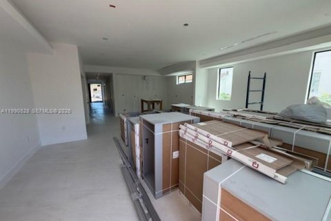 Touwnhouse à vendre à Miami, Floride: 4 chambres, 276.85 m2 № 2057918 - photo 4