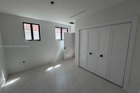 Touwnhouse à vendre à Miami, Floride: 4 chambres, 276.85 m2 № 2057918 - photo 6