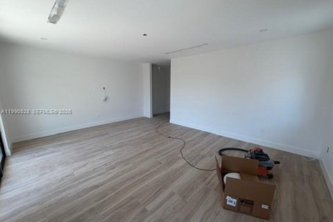 Touwnhouse à vendre à Miami, Floride: 4 chambres, 276.85 m2 № 2057918 - photo 11