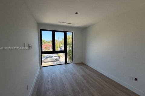 Touwnhouse à vendre à Miami, Floride: 4 chambres, 276.85 m2 № 2057918 - photo 14