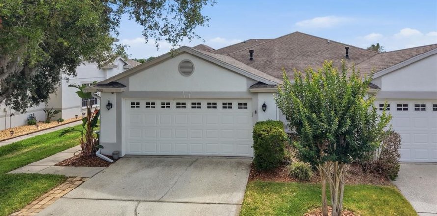 Villa ou maison à Wesley Chapel, Floride 2 chambres, 127.46 m2 № 2137462