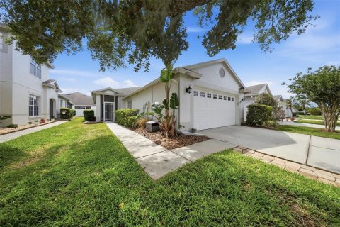 Villa ou maison à vendre à Wesley Chapel, Floride: 2 chambres, 127.46 m2 № 2137462 - photo 4