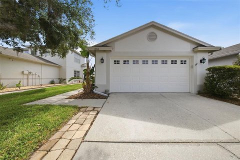 Villa ou maison à vendre à Wesley Chapel, Floride: 2 chambres, 127.46 m2 № 2137462 - photo 3