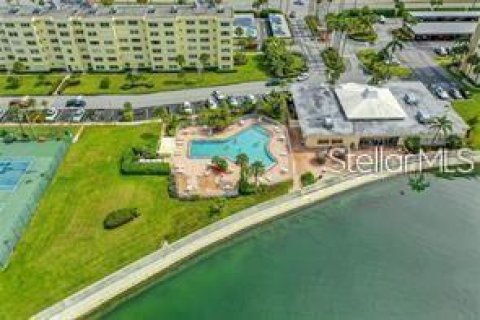 Condominio en alquiler en Saint Petersburg, Florida, 2 dormitorios, 90.12 m2 № 1901658 - foto 21