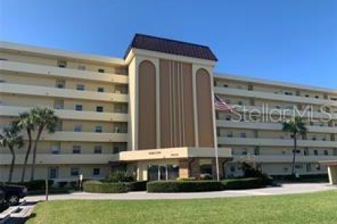 Condominio en alquiler en Saint Petersburg, Florida, 2 dormitorios, 90.12 m2 № 1901658 - foto 1