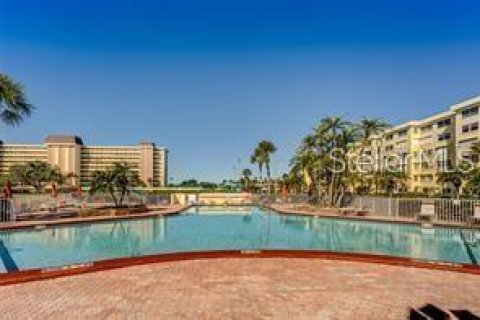 Condo in Saint Petersburg, Florida, 2 bedrooms  № 1901658 - photo 3