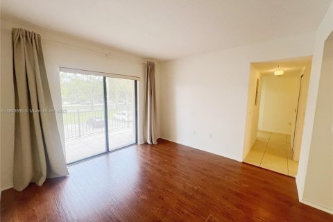Condominio en alquiler en Miami, Florida, 3 dormitorios, 112.23 m2 № 1951979 - foto 9