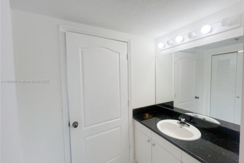 Condominio en alquiler en Miami, Florida, 3 dormitorios, 112.23 m2 № 1951979 - foto 30