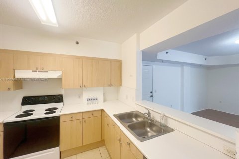 Condominio en alquiler en Miami, Florida, 3 dormitorios, 112.23 m2 № 1951979 - foto 12