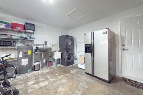 Villa ou maison à vendre à Miami, Floride: 4 chambres, 166.85 m2 № 2008859 - photo 24