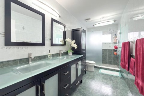 Villa ou maison à vendre à Miami, Floride: 4 chambres, 166.85 m2 № 2008859 - photo 15